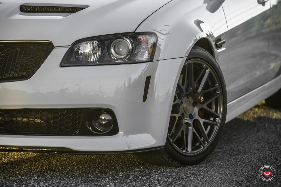 Детали экстерьера Pontiac G8 GXP on Vossen Wheels (VPS-314) 2017 года  (фото 7 из 35)